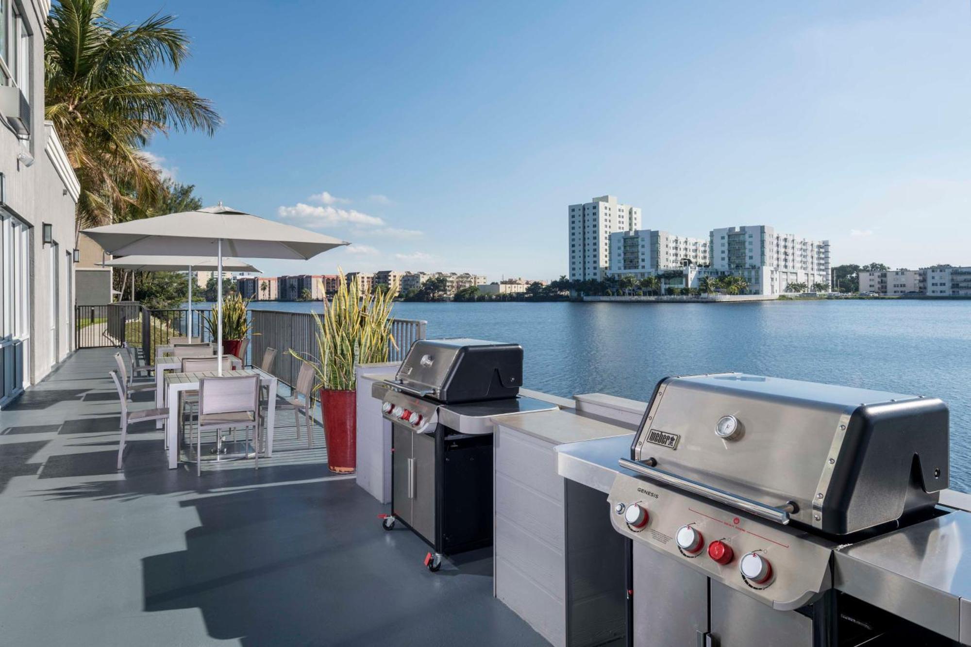 Homewood Suites Miami Airport/Blue Lagoon Miami Springs Exterior photo