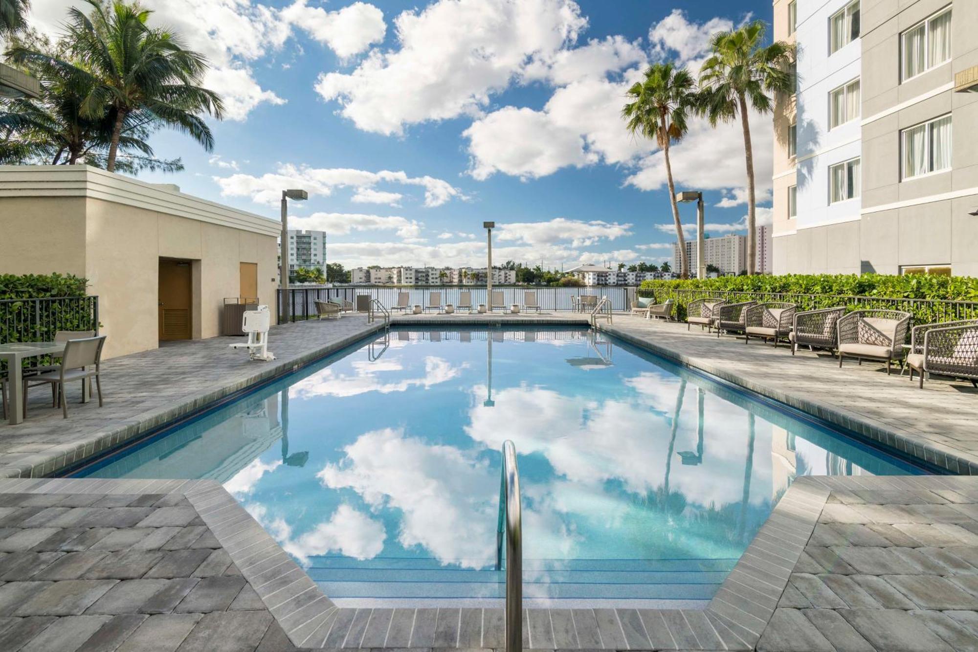 Homewood Suites Miami Airport/Blue Lagoon Miami Springs Exterior photo